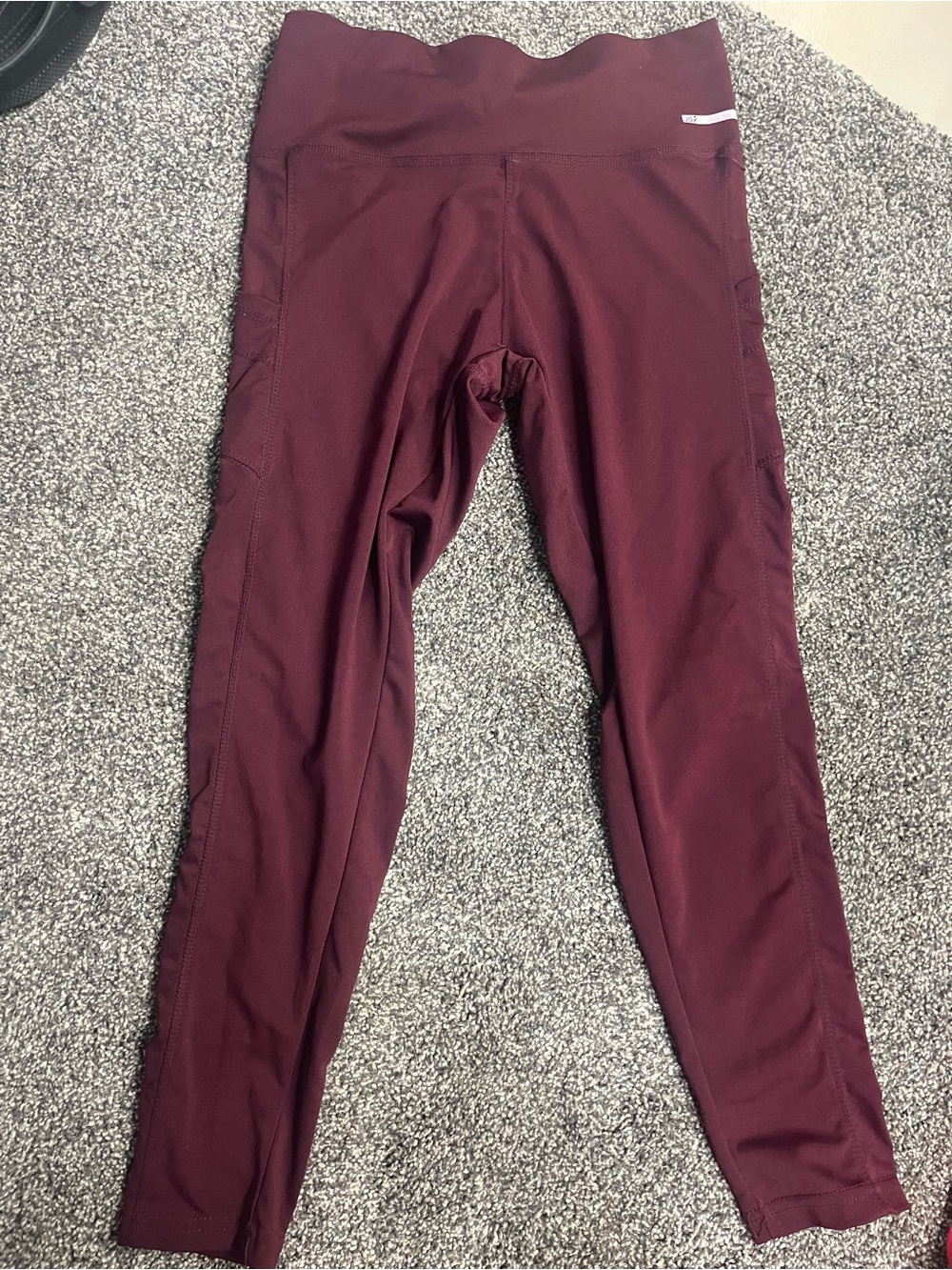 Nylon athletic leggings with pockets